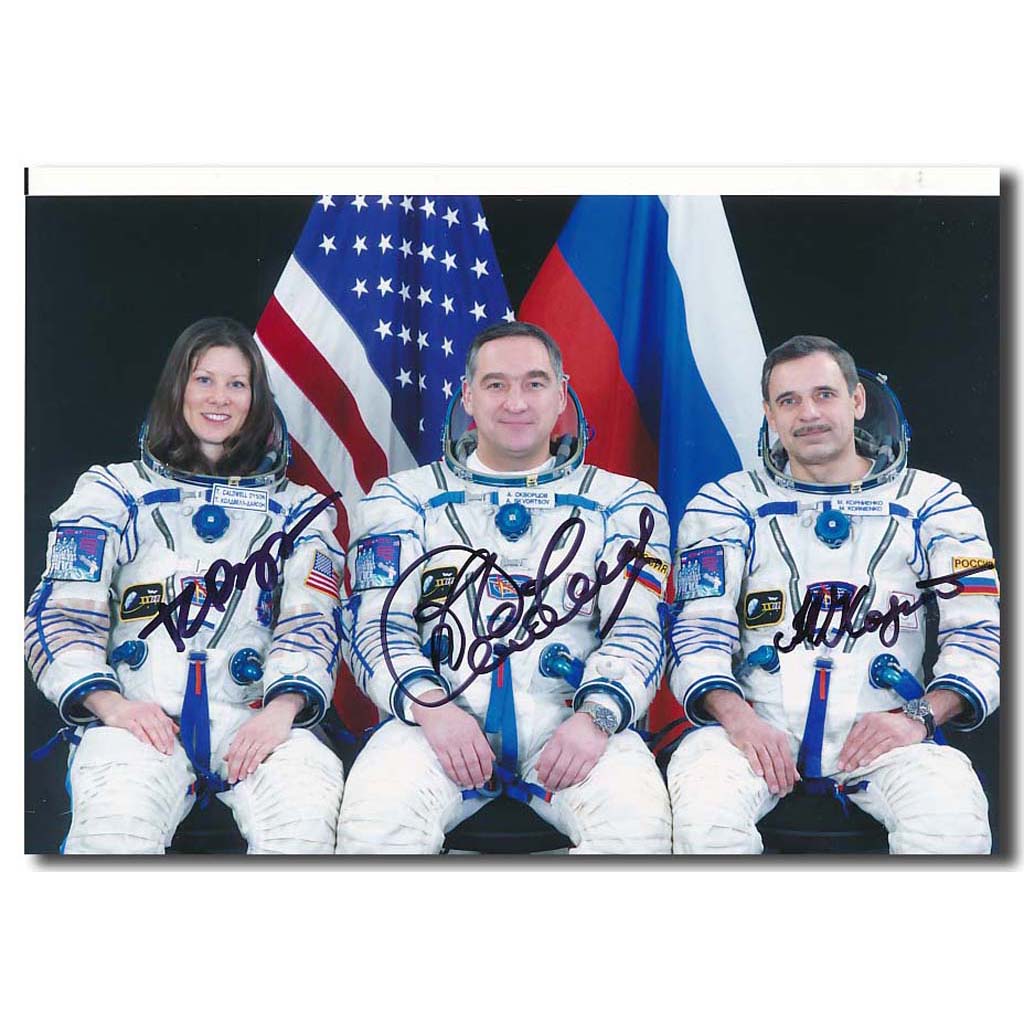 Soyuz TMA-18 – crewphoto with TC Dyson