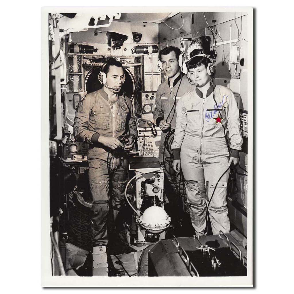 Svetlana Savitzkaya – first female EVA