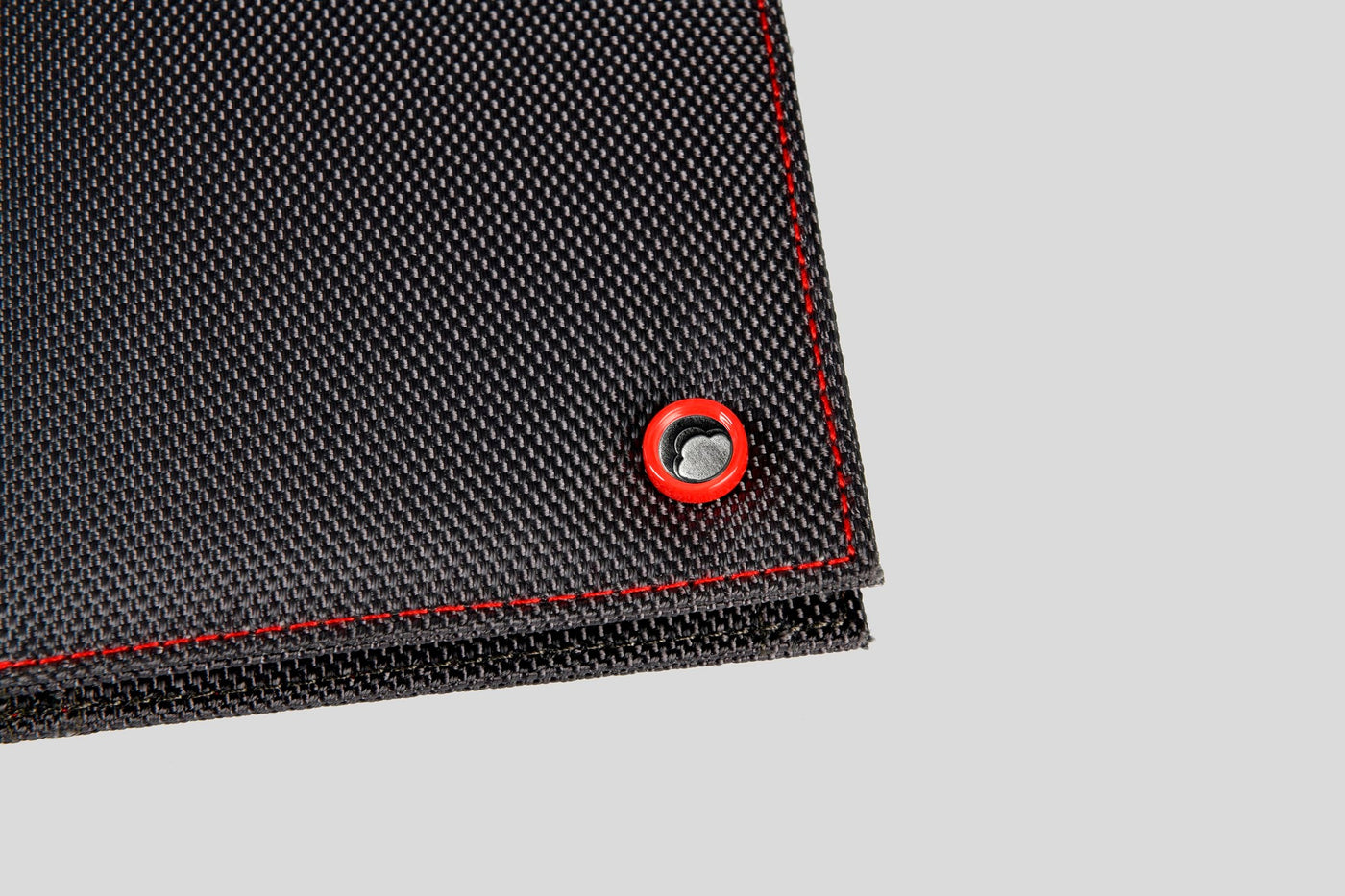 Wallet from our "Artifactcloud" accessories collection. With flown swatch of beta cloth as part of the sticked 'AC' logo.