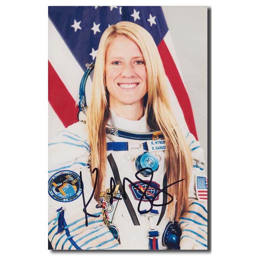 Karen Nyberg – Sokol suit portrait